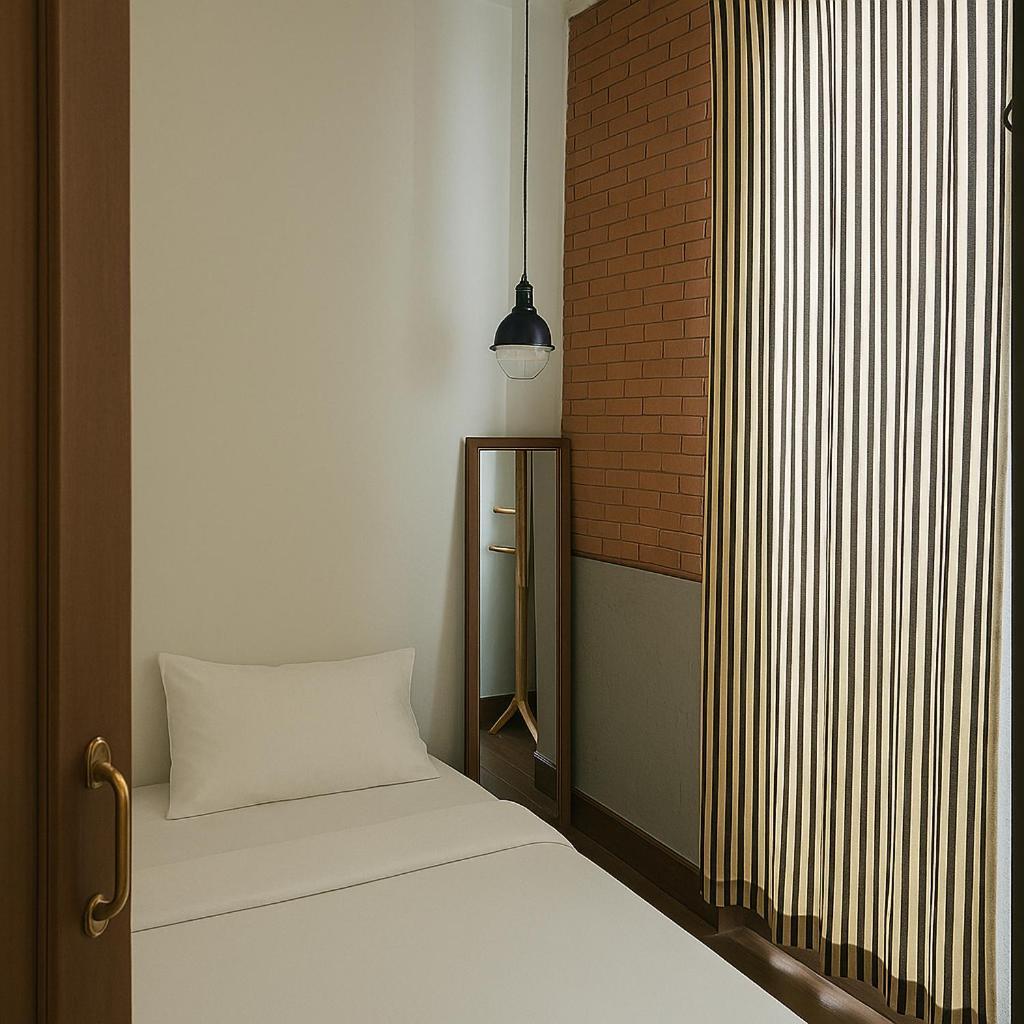 Khunluang Hostel (Adults Only) Chiang Mai Luaran gambar