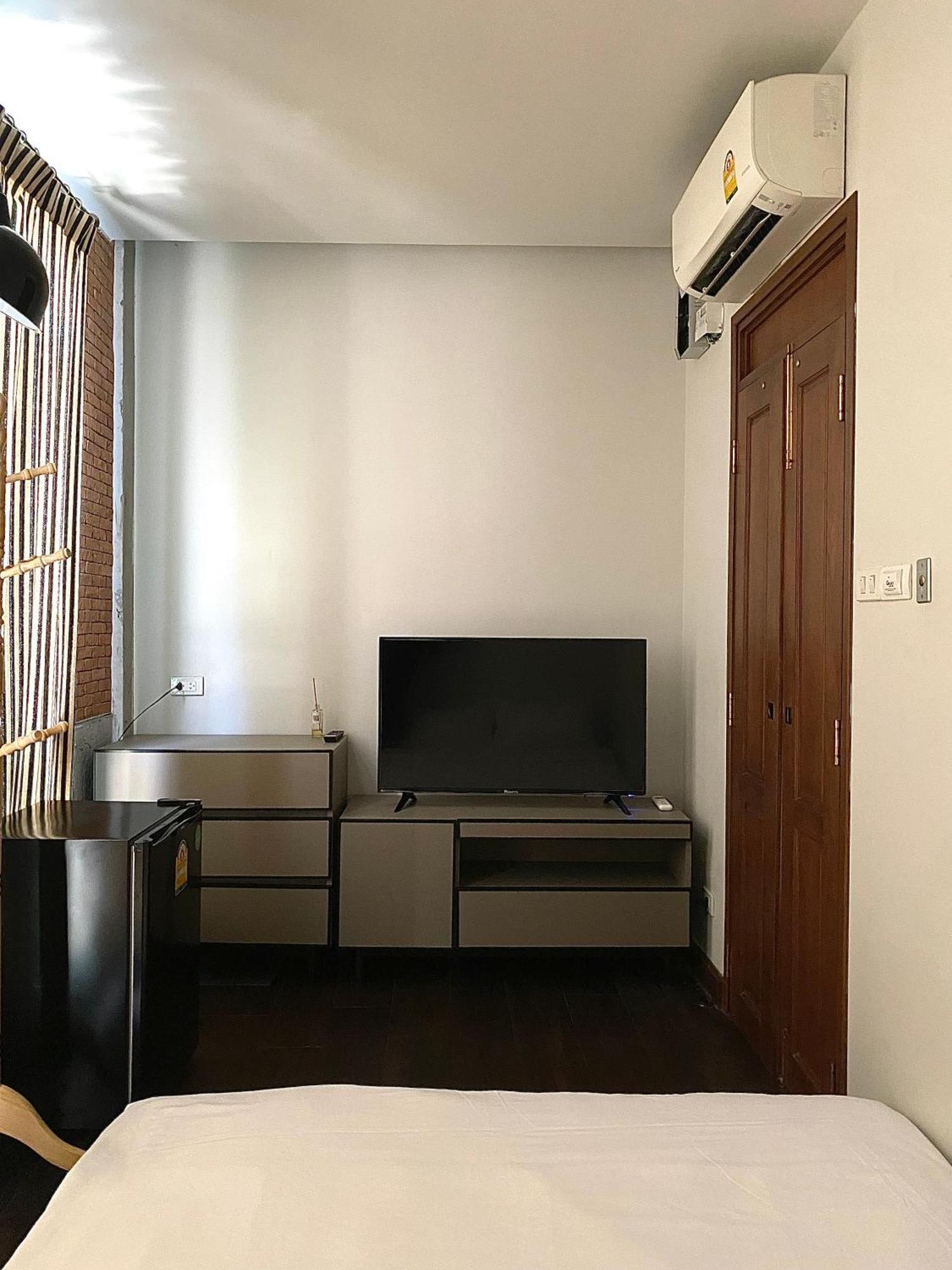 Khunluang Hostel (Adults Only) Chiang Mai Luaran gambar